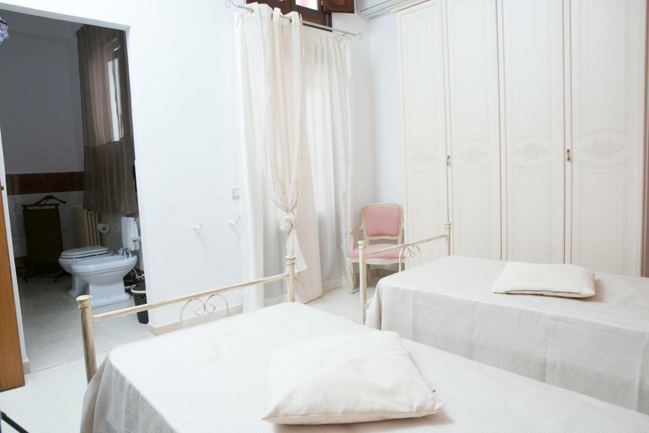 Affitta Camere The Queen Ispica Bagian luar foto
